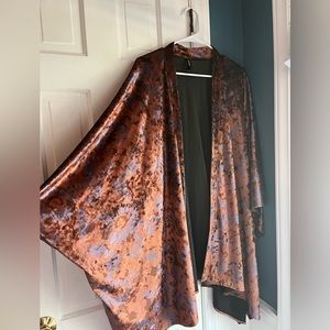 Beautiful, NWOT Torrid Kimono